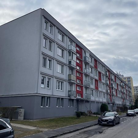 Cozy Self Check-In Apartment In Vibrant Ruzinov Area, Komarnicka 42, Bratislava Exterior photo