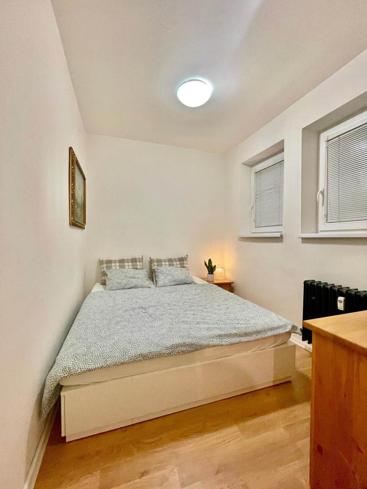 Cozy Self Check-In Apartment In Vibrant Ruzinov Area, Komarnicka 42, Bratislava Exterior photo